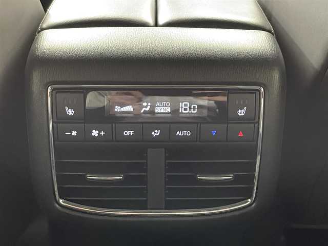 マツダ ＣＸ－８ XD Lパッケージ 滋賀県 2018(平30)年 6.9万km スノーフレイクホワイトパールマイカ 禁煙車/純正ナビ/CD.DVD.Bluetooth.フルセグ/全方位カメラ/衝突軽減ブレーキ/レーダークルーズコントロール/クリアランスソナー/ビルトインETC/オートライト/LEDヘッドライト/レザーシート/1.2列目シートヒーター/前席パワーシート/電動リアゲート/ヘッドアップディスプレイ/電子パーキング/オートブレーキホールド/BOSEサウンド