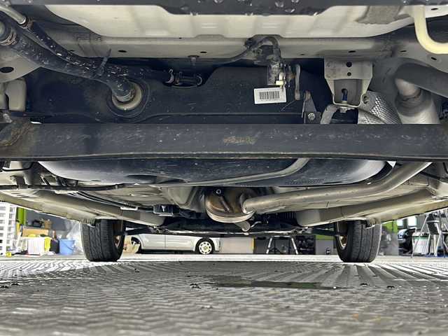 スズキ ラパン X 沖縄県 2016(平28)年 8.5万km シフォンアイボリーメタリック 禁煙車　/県外仕入れ　/８インチ社外ナビ/【ＣＤ／ＤＶＤ／フルセグＴＶ／ＢＴ】　/ＥＴＣ　/Ｄ席シートヒーター/横滑り防止装置　/衝突被害軽減システム/１４インチ純正アルミ　/オートライト　　/スマートキー