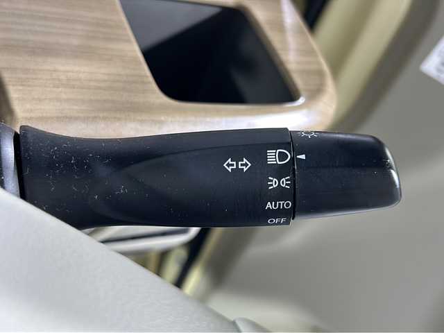 スズキ ラパン X 沖縄県 2016(平28)年 8.5万km シフォンアイボリーメタリック 禁煙車　/県外仕入れ　/８インチ社外ナビ/【ＣＤ／ＤＶＤ／フルセグＴＶ／ＢＴ】　/ＥＴＣ　/Ｄ席シートヒーター/横滑り防止装置　/衝突被害軽減システム/１４インチ純正アルミ　/オートライト　　/スマートキー