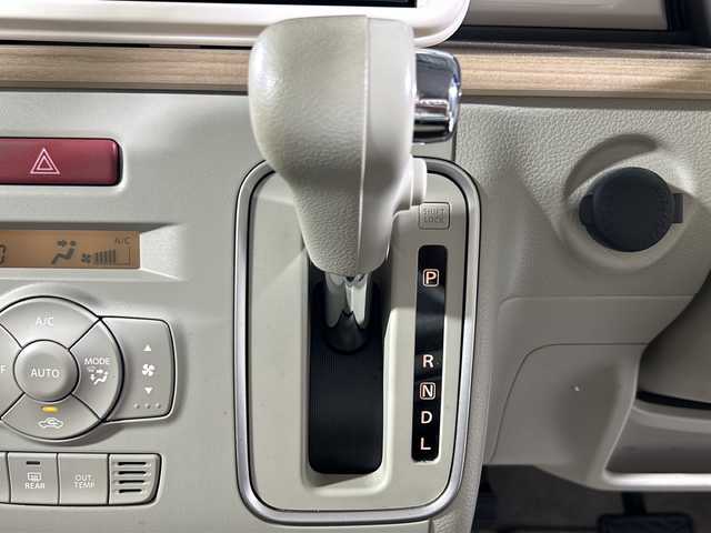 スズキ ラパン X 沖縄県 2016(平28)年 8.5万km シフォンアイボリーメタリック 禁煙車　/県外仕入れ　/８インチ社外ナビ/【ＣＤ／ＤＶＤ／フルセグＴＶ／ＢＴ】　/ＥＴＣ　/Ｄ席シートヒーター/横滑り防止装置　/衝突被害軽減システム/１４インチ純正アルミ　/オートライト　　/スマートキー