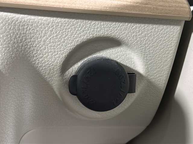 スズキ ラパン X 沖縄県 2016(平28)年 8.5万km シフォンアイボリーメタリック 禁煙車　/県外仕入れ　/８インチ社外ナビ/【ＣＤ／ＤＶＤ／フルセグＴＶ／ＢＴ】　/ＥＴＣ　/Ｄ席シートヒーター/横滑り防止装置　/衝突被害軽減システム/１４インチ純正アルミ　/オートライト　　/スマートキー