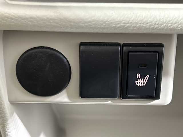 スズキ ラパン X 沖縄県 2016(平28)年 8.5万km シフォンアイボリーメタリック 禁煙車　/県外仕入れ　/８インチ社外ナビ/【ＣＤ／ＤＶＤ／フルセグＴＶ／ＢＴ】　/ＥＴＣ　/Ｄ席シートヒーター/横滑り防止装置　/衝突被害軽減システム/１４インチ純正アルミ　/オートライト　　/スマートキー