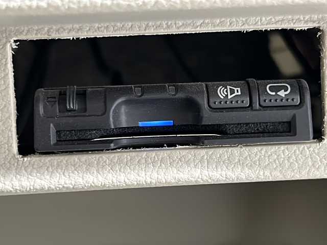 スズキ ラパン X 沖縄県 2016(平28)年 8.5万km シフォンアイボリーメタリック 禁煙車　/県外仕入れ　/８インチ社外ナビ/【ＣＤ／ＤＶＤ／フルセグＴＶ／ＢＴ】　/ＥＴＣ　/Ｄ席シートヒーター/横滑り防止装置　/衝突被害軽減システム/１４インチ純正アルミ　/オートライト　　/スマートキー