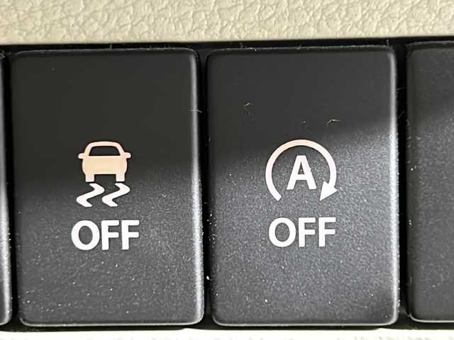 スズキ ラパン X 沖縄県 2016(平28)年 8.5万km シフォンアイボリーメタリック 禁煙車　/県外仕入れ　/８インチ社外ナビ/【ＣＤ／ＤＶＤ／フルセグＴＶ／ＢＴ】　/ＥＴＣ　/Ｄ席シートヒーター/横滑り防止装置　/衝突被害軽減システム/１４インチ純正アルミ　/オートライト　　/スマートキー