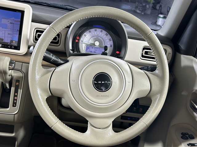 スズキ ラパン X 沖縄県 2016(平28)年 8.5万km シフォンアイボリーメタリック 禁煙車　/県外仕入れ　/８インチ社外ナビ/【ＣＤ／ＤＶＤ／フルセグＴＶ／ＢＴ】　/ＥＴＣ　/Ｄ席シートヒーター/横滑り防止装置　/衝突被害軽減システム/１４インチ純正アルミ　/オートライト　　/スマートキー