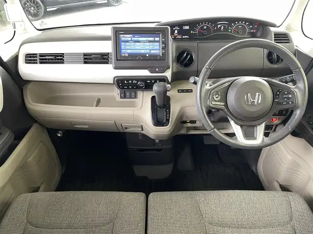 ホンダ Ｎ ＢＯＸ G L ターボ ホンダセンシング 埼玉県 2019(令1)年 4.2万km プラチナホワイトパール 禁煙車/Honda SENSING/純正メモリナビ/　　Bluetooth/CD/iPod/バックカメラ/両側パワースライドドア/アダプティブクルーズコントロール/LEDオートライト、オートハイビーム/アイドリングストップ/パドルシフト/充電用USBジャック/ロールサンシェイド(リアドア)/横滑り防止装置/車線維持支援システム/スペアキー/取扱説明書/保証書/純正夏タイヤ積込