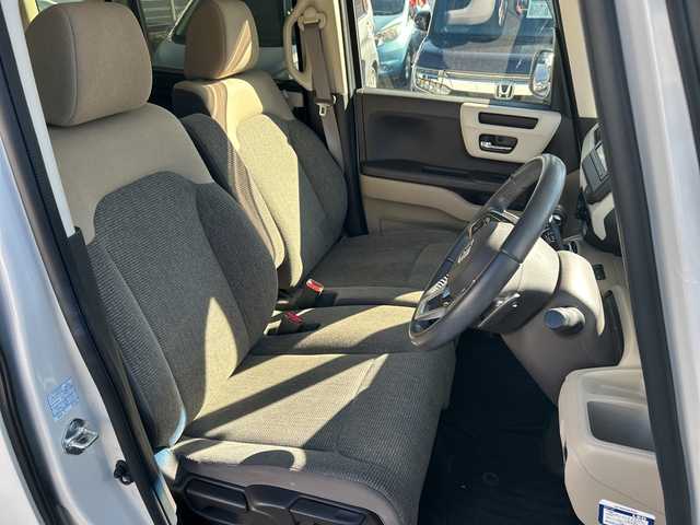 ホンダ Ｎ ＢＯＸ G L ターボ ホンダセンシング 埼玉県 2019(令1)年 4.2万km プラチナホワイトパール 禁煙車/Honda SENSING/純正メモリナビ/　　Bluetooth/CD/iPod/バックカメラ/両側パワースライドドア/アダプティブクルーズコントロール/LEDオートライト、オートハイビーム/アイドリングストップ/パドルシフト/充電用USBジャック/ロールサンシェイド(リアドア)/横滑り防止装置/車線維持支援システム/スペアキー/取扱説明書/保証書/純正夏タイヤ積込