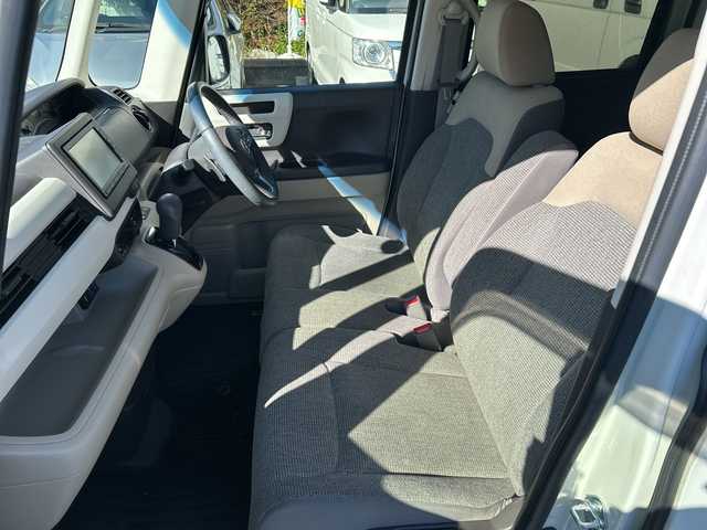 ホンダ Ｎ ＢＯＸ G L ターボ ホンダセンシング 埼玉県 2019(令1)年 4.2万km プラチナホワイトパール 禁煙車/Honda SENSING/純正メモリナビ/　　Bluetooth/CD/iPod/バックカメラ/両側パワースライドドア/アダプティブクルーズコントロール/LEDオートライト、オートハイビーム/アイドリングストップ/パドルシフト/充電用USBジャック/ロールサンシェイド(リアドア)/横滑り防止装置/車線維持支援システム/スペアキー/取扱説明書/保証書/純正夏タイヤ積込