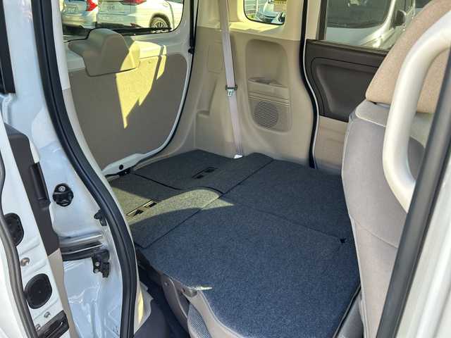 ホンダ Ｎ ＢＯＸ G L ターボ ホンダセンシング 埼玉県 2019(令1)年 4.2万km プラチナホワイトパール 禁煙車/Honda SENSING/純正メモリナビ/　　Bluetooth/CD/iPod/バックカメラ/両側パワースライドドア/アダプティブクルーズコントロール/LEDオートライト、オートハイビーム/アイドリングストップ/パドルシフト/充電用USBジャック/ロールサンシェイド(リアドア)/横滑り防止装置/車線維持支援システム/スペアキー/取扱説明書/保証書/純正夏タイヤ積込