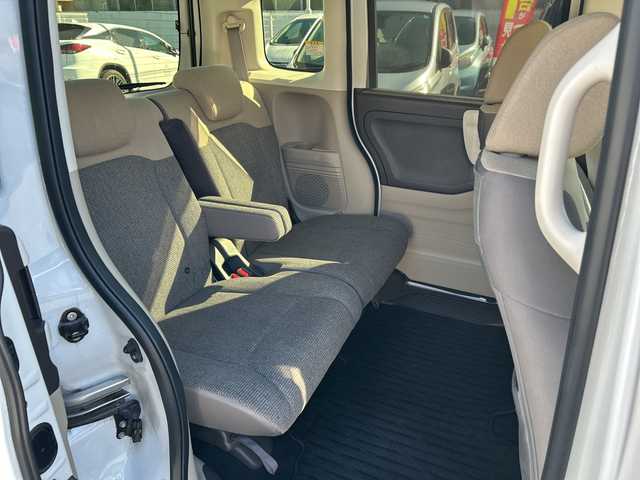 ホンダ Ｎ ＢＯＸ G L ターボ ホンダセンシング 埼玉県 2019(令1)年 4.2万km プラチナホワイトパール 禁煙車/Honda SENSING/純正メモリナビ/　　Bluetooth/CD/iPod/バックカメラ/両側パワースライドドア/アダプティブクルーズコントロール/LEDオートライト、オートハイビーム/アイドリングストップ/パドルシフト/充電用USBジャック/ロールサンシェイド(リアドア)/横滑り防止装置/車線維持支援システム/スペアキー/取扱説明書/保証書/純正夏タイヤ積込