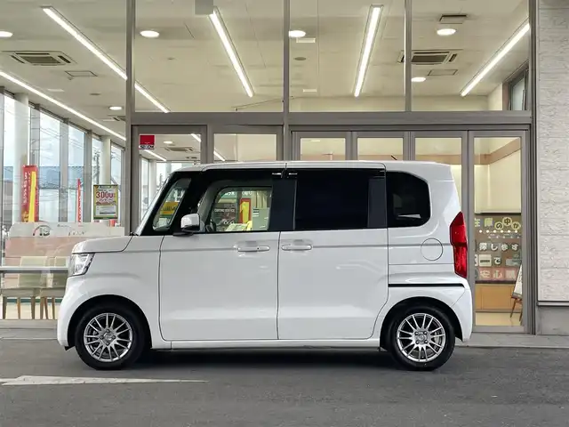 ホンダ Ｎ ＢＯＸ G L ターボ ホンダセンシング 埼玉県 2019(令1)年 4.2万km プラチナホワイトパール 禁煙車/Honda SENSING/純正メモリナビ/　　Bluetooth/CD/iPod/バックカメラ/両側パワースライドドア/アダプティブクルーズコントロール/LEDオートライト、オートハイビーム/アイドリングストップ/パドルシフト/充電用USBジャック/ロールサンシェイド(リアドア)/横滑り防止装置/車線維持支援システム/スペアキー/取扱説明書/保証書/純正夏タイヤ積込