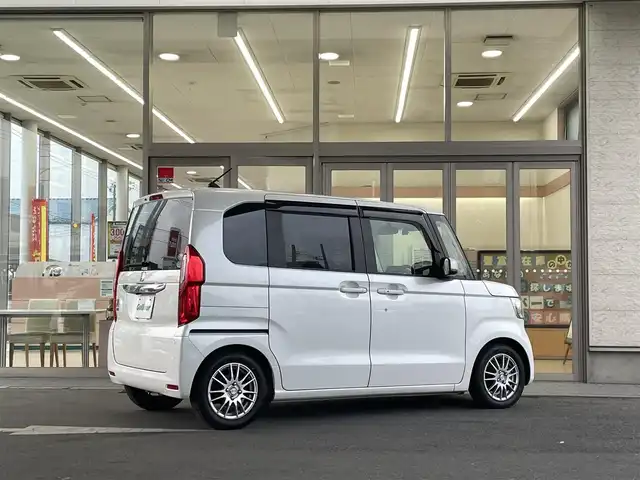 ホンダ Ｎ ＢＯＸ G L ターボ ホンダセンシング 埼玉県 2019(令1)年 4.2万km プラチナホワイトパール 禁煙車/Honda SENSING/純正メモリナビ/　　Bluetooth/CD/iPod/バックカメラ/両側パワースライドドア/アダプティブクルーズコントロール/LEDオートライト、オートハイビーム/アイドリングストップ/パドルシフト/充電用USBジャック/ロールサンシェイド(リアドア)/横滑り防止装置/車線維持支援システム/スペアキー/取扱説明書/保証書/純正夏タイヤ積込