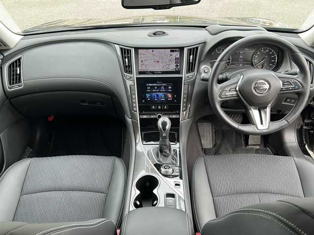日産 スカイライン ハイブリッド GT 岐阜県 2020(令2)年 0.7万km スーパーブラック /ワンオーナー//メーカー純正ナビ/（フルセグTV/AM/FM/NissanConnectServises）//プロパイロット2.0/（車速・車間制御機能）/（車線維持機能）/（車線変更支援機能）/（追い越し支援機能）/（ルート走行支援機能）//前方衝突予測警報//後側方車両検知警報//後側方衝突防止支援システム//車線逸脱警報//車線逸脱防止支援システム//後退時衝突防御支援システム//踏み間違い衝突防止アシスト//標識探知機能//ヘッドアップディスプレイ//アクティブノイズコントロール//アラウンドビューモニター//バックカメラ//ETC//アクセサリーソケット//USBソケット//外部機器入力端子//取り扱い説明書//保証書