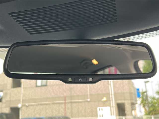 日産 スカイライン ハイブリッド GT 岐阜県 2020(令2)年 0.7万km スーパーブラック /ワンオーナー//メーカー純正ナビ/（フルセグTV/AM/FM/NissanConnectServises）//プロパイロット2.0/（車速・車間制御機能）/（車線維持機能）/（車線変更支援機能）/（追い越し支援機能）/（ルート走行支援機能）//前方衝突予測警報//後側方車両検知警報//後側方衝突防止支援システム//車線逸脱警報//車線逸脱防止支援システム//後退時衝突防御支援システム//踏み間違い衝突防止アシスト//標識探知機能//ヘッドアップディスプレイ//アクティブノイズコントロール//アラウンドビューモニター//バックカメラ//ETC//アクセサリーソケット//USBソケット//外部機器入力端子//取り扱い説明書//保証書