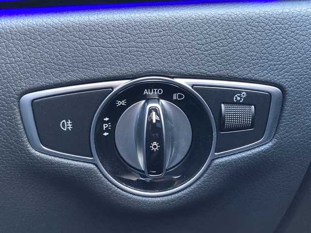メルセデス・ベンツ Ｍ・ベンツ Ｅ２２０ｄ ステーションワゴン スポーツ 岐阜県 2021(令3)年 1.5万km ダイヤモンドホワイト アクティブブレーキアシスト/道路標識アシスト/アクティブレーンキーピングアシスト/レーンチェンジアシスト/ブラインドスポットアシスト/アテンションアシスト/アクティブステアリングアシスト/インテリジェントライトシステム/ロケイターライティング/アンビエントライト/シートキネクティ/ヘッドアップディスプレイ/エレクトロニックスタビリティプログラム/アダプティブクルーズコントロール/ベンツナビゲーションシステム/フルセグTV/Bluetooth/アラウンドビューモニター/ビルトインETC/純正ドライブレコーダー/パワーバックドア/パドルシフト/全席シートヒーター/前席パワーシート/前席シートメモリー/黒革シート/LEDヘッドライト/オートマチックハイビーム/保証書/取扱説明書/スペアキー