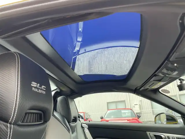 メルセデス・ベンツ ＳＬＣ１８０ スポーツ ファイナルED 神奈川県 2020(令2)年 1.3万km サンイエロー マジックスカイコントロール/専用ハーフレザーシート/AMG18インチAW/レーダーセーフティパッケージ/純正メモリーナビ・地デジTV/純正CD/DVD/USB/BT再生/バックモニター/ETC(DSRC)/エアスカーフ/パワーシート/シートヒーター/レーダークルーズコントロール/衝突軽減ブレーキ/LKA/BSM/LEDヘッドライト/コーナーセンサー/ドライブレコーダー/パドルシフト/アイドリングストップ/プッシュスタート/スマートキー×2/純正フロアマット/R3/4/5年ディーラー整備記録/保証書・取説あり