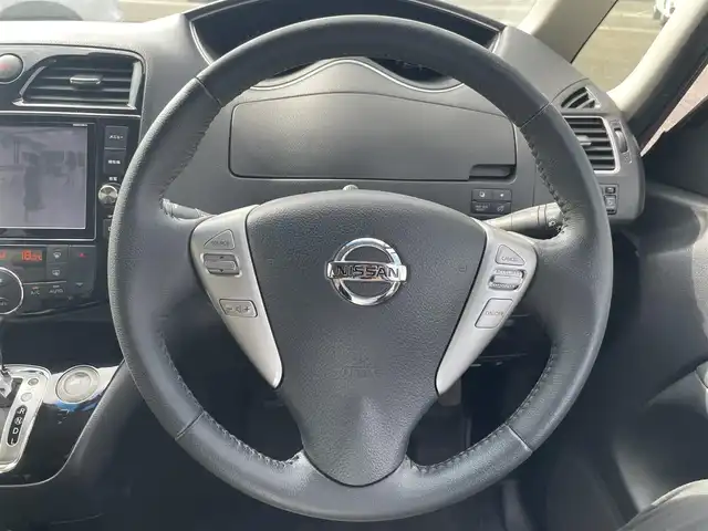 日産 セレナ HWS S HV Vセレ +SeftyⅡ 熊本県 2016(平28)年 6.8万km ダイヤモンドブラック 純正ナビ　/・BT/CD/DVD/USB/AM/FM/・フルセグTV/バックカメラ/・全方位カメラ/ビルトインETC/後席用モニター/両側パワースライドドア/クルーズコントロール/革巻きステアリング/・ステアリングリモコン/LEDヘッドライト/・フォグライト/・オートライト/電動格納ミラー/・ミラーウィンカー/純正フロアマット/プッシュスタート/・スマートキー/・スペアキー×１