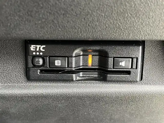 スズキ ジムニー XC 群馬県 2024(令6)年 0.8万km シフォンアイボリーM ディスプレイオーディオ　（PVH-9300DVSZS）/・Bluetooth/USB/AM/FM/バックカメラ/ETC/前席シートヒーター/スズキセーフティサポート/・デュアルセンサーブレーキサポート/・車線逸脱警報/・誤発進抑制機能/・ふらつき警報/・先行車発進お知らせ機能/・標識認識機能/クルーズコントロール/LEDオートライト/ダウンヒルアシストコントロール/ヘットライトウォッシャー/アイドリングストップ