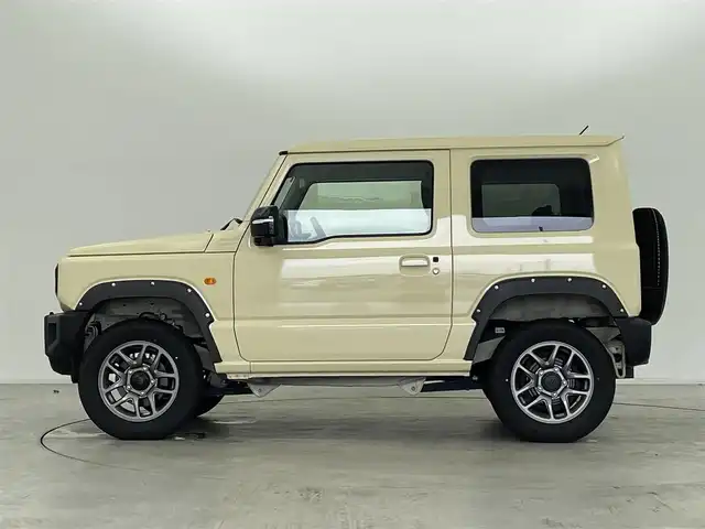 スズキ ジムニー XC 群馬県 2024(令6)年 0.8万km シフォンアイボリーM ディスプレイオーディオ　（PVH-9300DVSZS）/・Bluetooth/USB/AM/FM/バックカメラ/ETC/前席シートヒーター/スズキセーフティサポート/・デュアルセンサーブレーキサポート/・車線逸脱警報/・誤発進抑制機能/・ふらつき警報/・先行車発進お知らせ機能/・標識認識機能/クルーズコントロール/LEDオートライト/ダウンヒルアシストコントロール/ヘットライトウォッシャー/アイドリングストップ