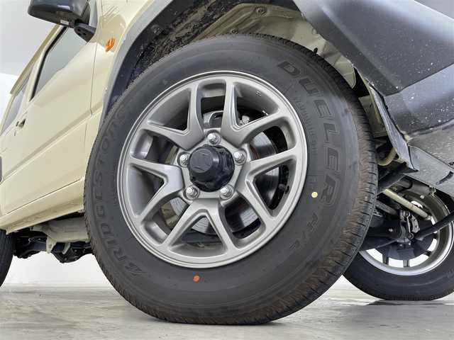 スズキ ジムニー XC 群馬県 2024(令6)年 0.8万km シフォンアイボリーM ディスプレイオーディオ　（PVH-9300DVSZS）/・Bluetooth/USB/AM/FM/バックカメラ/ETC/前席シートヒーター/スズキセーフティサポート/・デュアルセンサーブレーキサポート/・車線逸脱警報/・誤発進抑制機能/・ふらつき警報/・先行車発進お知らせ機能/・標識認識機能/クルーズコントロール/LEDオートライト/ダウンヒルアシストコントロール/ヘットライトウォッシャー/アイドリングストップ