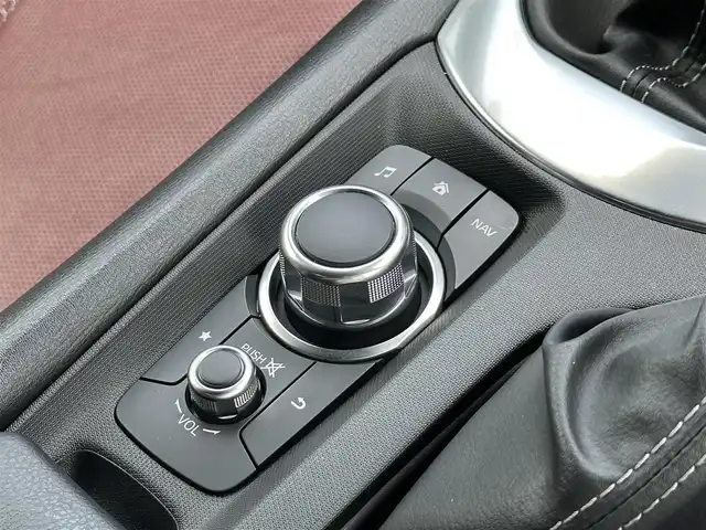 マツダ ロードスター 100周年特別記念車 島根県 2020(令2)年 7.6万km スノーフレイクホワイトパールマイカ ６MT/100周年特別記念車/純正SDナビ/(AM/FM/CD/DVD/Bluetooth/USB)/フルセグテレビ/BOSEサウンド/レザーシート/D/N席シートヒーター/クルーズコントロール/衝突軽減ブレーキ/レーンキープアシスト/ブラインドスポットモニター/リアパーキングセンサー/ドライブレコーダー/ビルトインETC/ステアリングスイッチ/純正１６アルミホイール/プッシュスタート/スマートキー/スペアキー×1/取扱説明書/保証書