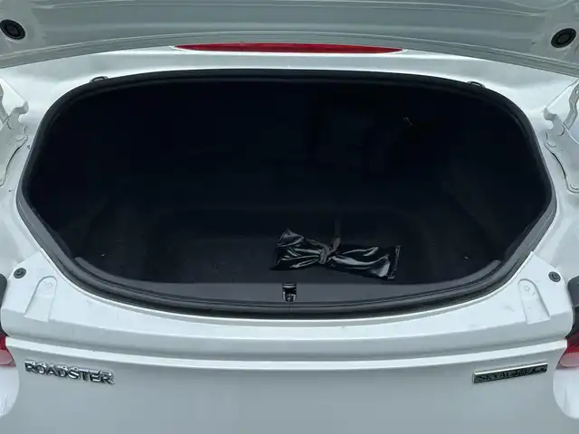 マツダ ロードスター 100周年特別記念車 島根県 2020(令2)年 7.6万km スノーフレイクホワイトパールマイカ ６MT/100周年特別記念車/純正SDナビ/(AM/FM/CD/DVD/Bluetooth/USB)/フルセグテレビ/BOSEサウンド/レザーシート/D/N席シートヒーター/クルーズコントロール/衝突軽減ブレーキ/レーンキープアシスト/ブラインドスポットモニター/リアパーキングセンサー/ドライブレコーダー/ビルトインETC/ステアリングスイッチ/純正１６アルミホイール/プッシュスタート/スマートキー/スペアキー×1/取扱説明書/保証書
