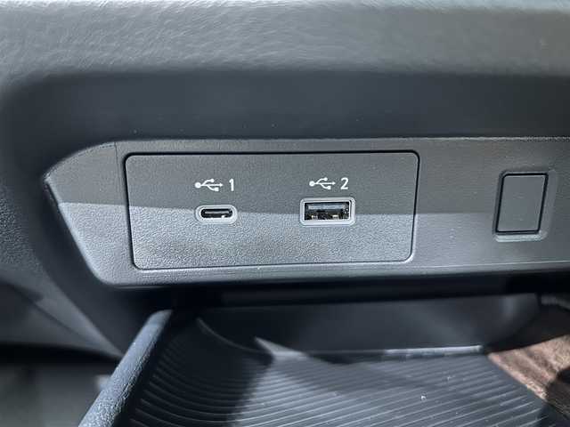 日産 オーラ G 鹿児島県 2024(令6)年 1.4万km オーロラフレアブルーパール 純正ナビ/(フルセグ/HDMI)/デジタルインナーミラー/ビルトインETC2.0/全方位カメラ/電動パーキングブレーキ/オートブレーキホールド/革巻きステアリング/ステアリングリモコン/LEDヘッドライト/フロントフォグランプ/BOSEパーソナルプラスサウンドシステム/インテリジェント エマージェンシーブレーキ/踏み間違い衝突防止アシスト/標識検知機能（進入禁止標識検知、最高速度標識検知、一時停止標識検知）/インテリジェント FCW（前方衝突予測警報）/LDW（車線逸脱警報）/インテリジェント DA（ふらつき警報）/インテリジェント LI （車線逸脱防止支援システム）/フロント&バックソナー/エマージェンシーストップシグナル/インテリジェント BSI（後側方衝突防止支援システム）/BSW（後側方車両検知警報）/RCTA（後退時車両検知警報）/車両接近通報装置