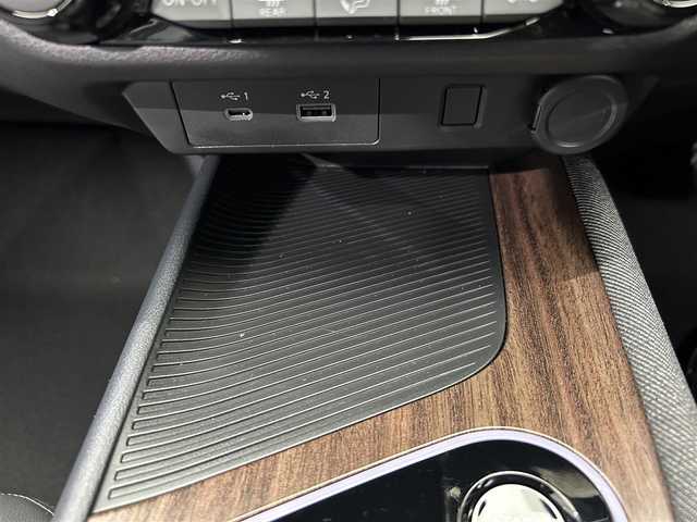 日産 オーラ G 鹿児島県 2024(令6)年 1.4万km オーロラフレアブルーパール 純正ナビ/(フルセグ/HDMI)/デジタルインナーミラー/ビルトインETC2.0/全方位カメラ/電動パーキングブレーキ/オートブレーキホールド/革巻きステアリング/ステアリングリモコン/LEDヘッドライト/フロントフォグランプ/BOSEパーソナルプラスサウンドシステム/インテリジェント エマージェンシーブレーキ/踏み間違い衝突防止アシスト/標識検知機能（進入禁止標識検知、最高速度標識検知、一時停止標識検知）/インテリジェント FCW（前方衝突予測警報）/LDW（車線逸脱警報）/インテリジェント DA（ふらつき警報）/インテリジェント LI （車線逸脱防止支援システム）/フロント&バックソナー/エマージェンシーストップシグナル/インテリジェント BSI（後側方衝突防止支援システム）/BSW（後側方車両検知警報）/RCTA（後退時車両検知警報）/車両接近通報装置