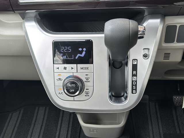 ダイハツ キャスト スタイル X SAⅡ 静岡県 2015(平27)年 3.9万km ファイアークォーツレッドM 純正ナビ/・CD/・DVD/・フルセグTV/・Bluetooth/・AM/・FM/主要装備/・衝突軽減/・バックカメラ/・コーナーセンサー/・横滑り防止装置/・純正フロアマット/・オートライト/・スマートキー/・プッシュスタート/・AAC