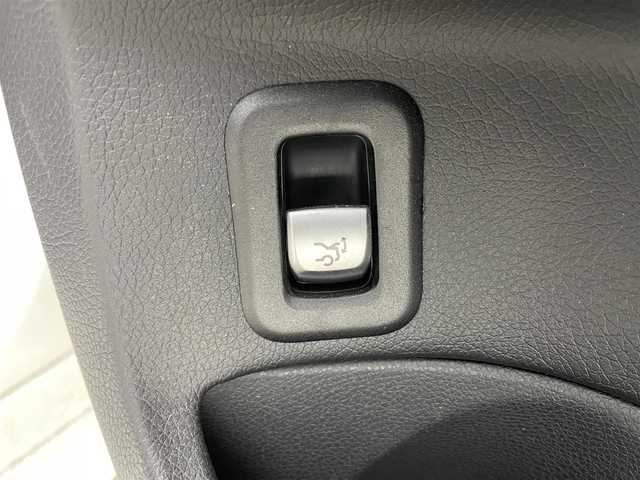 メルセデス・ベンツ Ｃ１８０ ステーションW ローレウスED 香川県 2017(平29)年 7.2万km パール サンルーフ/純正ナビ/【Bluetooth/CD/DVD】/ブルメスターオーディオ/バックカメラ/USB接続/パドルシフト/前席パワーシート/シートメモリー/ブラインドスポットモニター/ETC