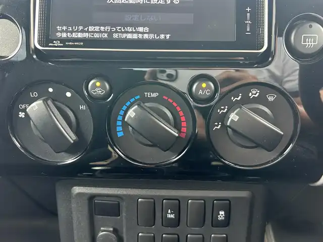 トヨタ ＦＪクルーザー ブラックカラーパッケージ 岡山県 2013(平25)年 10.7万km ブラック/ホワイト 登録時走行距離106544km/純正ナビ/フルセグTV(AM.FM.CD.DVD.TV.BT)/バックカメラ/ETC/ドライブレコーダー/横滑り防止装置/クルーズコントロール/17インチ純正AW/純正フロアマット/ルーフラック/ドアバイザー/寒冷地仕様
