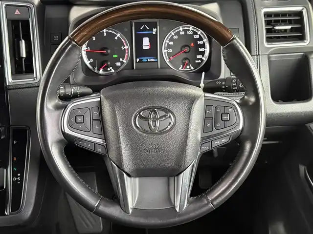 トヨタ グランエース プレミアム 愛知県 2021(令3)年 3.3万km ブラック デジタルインナーミラー/純正ナビ付きディスプレイオーディオ/パノラミックビューモニター/フルセグTV/Bluetooth/パノラミックビューモニター/全席パワーシート/全席シートヒーター/純正フリップダウンモニター/ビルトインETC/純正17インチAW/トヨタセーフティセンス/ブラインドスポットモニター/レーダークルーズコントロール/両側パワースライドドア/黒レザーシート/純正フロアマット/オットマン/リアサンシェード/オートハイビーム/全席バニティーミラー