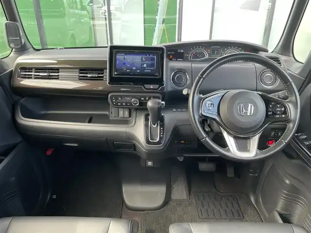 ホンダ Ｎ ＢＯＸ カスタム G EX ターボ ホンダセンシング 香川県 2017(平29)年 2.5万km シャイニンググレーM 登録時走行距離：24320km/ホンダセンシング/→衝突軽減ブレーキ/→渋滞時追走機能付きクルーズコントロール/→路外逸脱抑制機能/純正7インチナビ/→フルセグTV/→ＣＤ／ＤＶＤ/→Bluetooth/革巻きステアリング/ステアリングリモコン/純正15インチAW/スマートキー/プッシュスタート/純正フロアマット/電動格納ウィンカーミラー