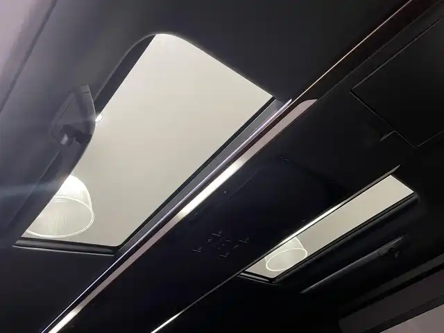 トヨタ ヴェルファイア ハイブリット Z プレミア 宮城県 2023(令5)年 5.5万km プラチナホワイトパールマイカ ツインムーンルーフ/トヨタセーフティーセンス/・プッシュスタートセーフティ/・レーンチェンジアシスト/・レーンディパーチャートアラート/・ロードサインアシスト/・リアクロストラフィックアラート/・フロントクロストラフィックアラート/・プロアクティブドライビングアシスト/・ブラインドスポットモニター/・パーキングサポートブレーキ/・後方車両接近告知/・周辺車両接近時サポート/・安全降車サポート/・クリアランスソナー/・リアカメラディテクション/純正ディスプレイオーディオ/・ナビ/Bluetooth/フルセグTV/USB/・全方位カメラ/・ETC2.0/・ドライブレコーダー/・純正デジタルインナーミラー/アイドリングストップ/純正ユニバーサルステップ/電子パーキング/・オートホールド/革巻きステアリング/・ステアリングヒーター（運転席/助手席/2列目席）/・ステアリングリモコン/レザーシート/・パワーシート（運転席/助手席/2列目席）/・エアシート（運転席/助手席/2列目席）/プッシュスタート/・スマートキー/LEDヘッドライト/・オートライト/・オートハイビーム/純正フロアマット