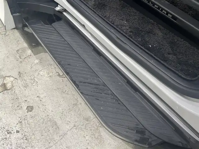 トヨタ ヴェルファイア ハイブリット Z プレミア 宮城県 2023(令5)年 5.5万km プラチナホワイトパールマイカ ツインムーンルーフ/トヨタセーフティーセンス/・プッシュスタートセーフティ/・レーンチェンジアシスト/・レーンディパーチャートアラート/・ロードサインアシスト/・リアクロストラフィックアラート/・フロントクロストラフィックアラート/・プロアクティブドライビングアシスト/・ブラインドスポットモニター/・パーキングサポートブレーキ/・後方車両接近告知/・周辺車両接近時サポート/・安全降車サポート/・クリアランスソナー/・リアカメラディテクション/純正ディスプレイオーディオ/・ナビ/Bluetooth/フルセグTV/USB/・全方位カメラ/・ETC2.0/・ドライブレコーダー/・純正デジタルインナーミラー/アイドリングストップ/純正ユニバーサルステップ/電子パーキング/・オートホールド/革巻きステアリング/・ステアリングヒーター（運転席/助手席/2列目席）/・ステアリングリモコン/レザーシート/・パワーシート（運転席/助手席/2列目席）/・エアシート（運転席/助手席/2列目席）/プッシュスタート/・スマートキー/LEDヘッドライト/・オートライト/・オートハイビーム/純正フロアマット