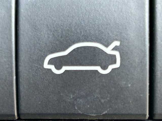 トヨタ カムリ G レザーパッケージ 岡山県 2018(平30)年 5.7万km アティチュードブラックマイカ 登録時走行距離56716km/モデリスタ/純正ナビ/フルセグTV(AM/FM/CD/DVD/Bluetooth)/バックカメラ/ビルトインETC2.0/ヘッドアップディスプレイ/トヨタセーフティセンス/・ブラインドスポットモニター/・レーダークルーズコントロール/・オートマチックハイビーム/・プリクラッシュセーフティ/・レーンディバーチャーアラート/横滑り防止装置/電子パーキング/オートブレーキホールド/D/N席パワーシート/D/N席シートヒーター/本革シート/純正フロアマット/17インチ社外AW