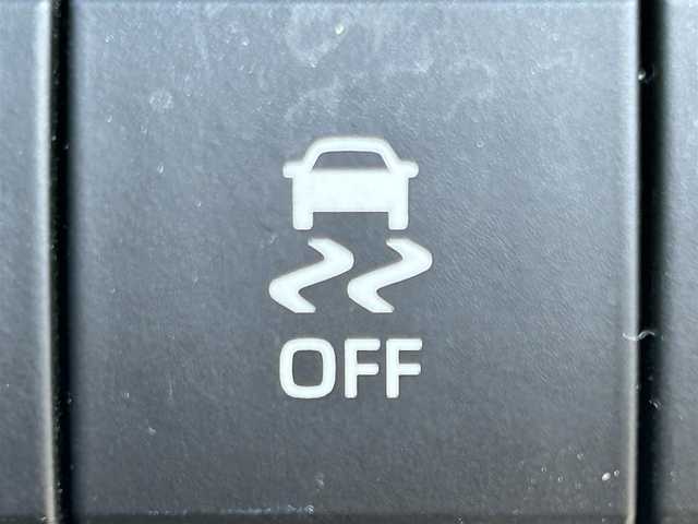 トヨタ カムリ G レザーパッケージ 岡山県 2018(平30)年 5.7万km アティチュードブラックマイカ 登録時走行距離56716km/モデリスタ/純正ナビ/フルセグTV(AM/FM/CD/DVD/Bluetooth)/バックカメラ/ビルトインETC2.0/ヘッドアップディスプレイ/トヨタセーフティセンス/・ブラインドスポットモニター/・レーダークルーズコントロール/・オートマチックハイビーム/・プリクラッシュセーフティ/・レーンディバーチャーアラート/横滑り防止装置/電子パーキング/オートブレーキホールド/D/N席パワーシート/D/N席シートヒーター/本革シート/純正フロアマット/17インチ社外AW