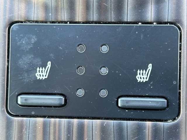 トヨタ カムリ G レザーパッケージ 岡山県 2018(平30)年 5.7万km アティチュードブラックマイカ 登録時走行距離56716km/モデリスタ/純正ナビ/フルセグTV(AM/FM/CD/DVD/Bluetooth)/バックカメラ/ビルトインETC2.0/ヘッドアップディスプレイ/トヨタセーフティセンス/・ブラインドスポットモニター/・レーダークルーズコントロール/・オートマチックハイビーム/・プリクラッシュセーフティ/・レーンディバーチャーアラート/横滑り防止装置/電子パーキング/オートブレーキホールド/D/N席パワーシート/D/N席シートヒーター/本革シート/純正フロアマット/17インチ社外AW