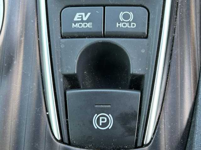 トヨタ カムリ G レザーパッケージ 岡山県 2018(平30)年 5.7万km アティチュードブラックマイカ 登録時走行距離56716km/モデリスタ/純正ナビ/フルセグTV(AM/FM/CD/DVD/Bluetooth)/バックカメラ/ビルトインETC2.0/ヘッドアップディスプレイ/トヨタセーフティセンス/・ブラインドスポットモニター/・レーダークルーズコントロール/・オートマチックハイビーム/・プリクラッシュセーフティ/・レーンディバーチャーアラート/横滑り防止装置/電子パーキング/オートブレーキホールド/D/N席パワーシート/D/N席シートヒーター/本革シート/純正フロアマット/17インチ社外AW