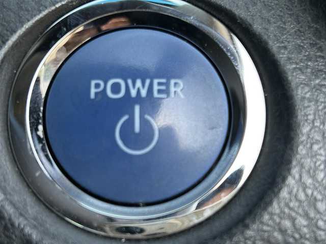 トヨタ カムリ G レザーパッケージ 岡山県 2018(平30)年 5.7万km アティチュードブラックマイカ 登録時走行距離56716km/モデリスタ/純正ナビ/フルセグTV(AM/FM/CD/DVD/Bluetooth)/バックカメラ/ビルトインETC2.0/ヘッドアップディスプレイ/トヨタセーフティセンス/・ブラインドスポットモニター/・レーダークルーズコントロール/・オートマチックハイビーム/・プリクラッシュセーフティ/・レーンディバーチャーアラート/横滑り防止装置/電子パーキング/オートブレーキホールド/D/N席パワーシート/D/N席シートヒーター/本革シート/純正フロアマット/17インチ社外AW