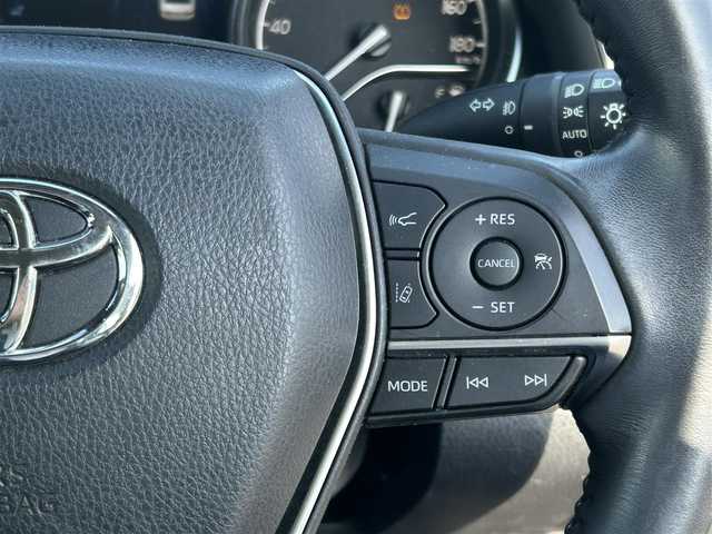 トヨタ カムリ G レザーパッケージ 岡山県 2018(平30)年 5.7万km アティチュードブラックマイカ 登録時走行距離56716km/モデリスタ/純正ナビ/フルセグTV(AM/FM/CD/DVD/Bluetooth)/バックカメラ/ビルトインETC2.0/ヘッドアップディスプレイ/トヨタセーフティセンス/・ブラインドスポットモニター/・レーダークルーズコントロール/・オートマチックハイビーム/・プリクラッシュセーフティ/・レーンディバーチャーアラート/横滑り防止装置/電子パーキング/オートブレーキホールド/D/N席パワーシート/D/N席シートヒーター/本革シート/純正フロアマット/17インチ社外AW