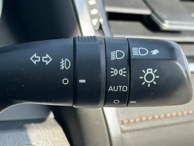 トヨタ カムリ G レザーパッケージ 岡山県 2018(平30)年 5.7万km アティチュードブラックマイカ 登録時走行距離56716km/モデリスタ/純正ナビ/フルセグTV(AM/FM/CD/DVD/Bluetooth)/バックカメラ/ビルトインETC2.0/ヘッドアップディスプレイ/トヨタセーフティセンス/・ブラインドスポットモニター/・レーダークルーズコントロール/・オートマチックハイビーム/・プリクラッシュセーフティ/・レーンディバーチャーアラート/横滑り防止装置/電子パーキング/オートブレーキホールド/D/N席パワーシート/D/N席シートヒーター/本革シート/純正フロアマット/17インチ社外AW