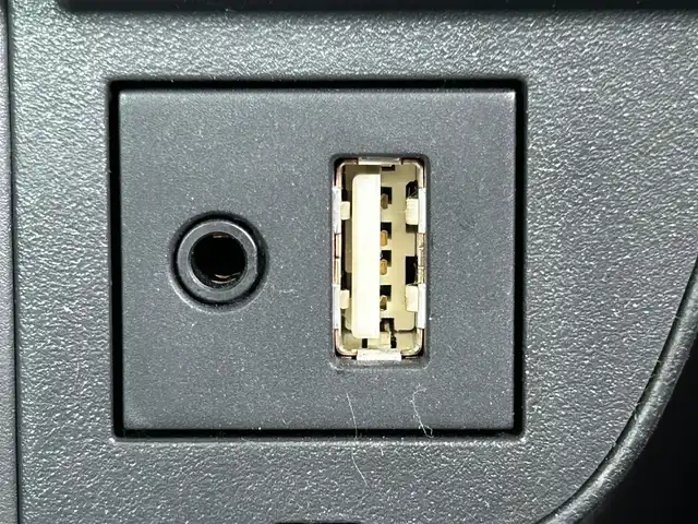 トヨタ カムリ G レザーパッケージ 岡山県 2018(平30)年 5.7万km アティチュードブラックマイカ 登録時走行距離56716km/モデリスタ/純正ナビ/フルセグTV(AM/FM/CD/DVD/Bluetooth)/バックカメラ/ビルトインETC2.0/ヘッドアップディスプレイ/トヨタセーフティセンス/・ブラインドスポットモニター/・レーダークルーズコントロール/・オートマチックハイビーム/・プリクラッシュセーフティ/・レーンディバーチャーアラート/横滑り防止装置/電子パーキング/オートブレーキホールド/D/N席パワーシート/D/N席シートヒーター/本革シート/純正フロアマット/17インチ社外AW