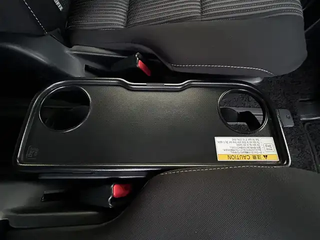 トヨタ ヴォクシー ZS 煌 岡山県 2018(平30)年 9.4万km イナズマスパーキングブラックガラスフレーク 登録時走行距離93718km/純正9インチナビ/フルセグTV(AM.FM.CD.DVD.TV.BT)/両側パワースライドドア/バックカメラ/ビルトインETC/トヨタセーフティセンス/・衝突軽減ブレーキ/・レーンキープアシスト/・オートマチックハイビーム/横滑り防止装置/クルーズコントロール/オートライト/アイドリングストップ/16インチ純正AW/純正フロアマット/プッシュスタート/スマートキー