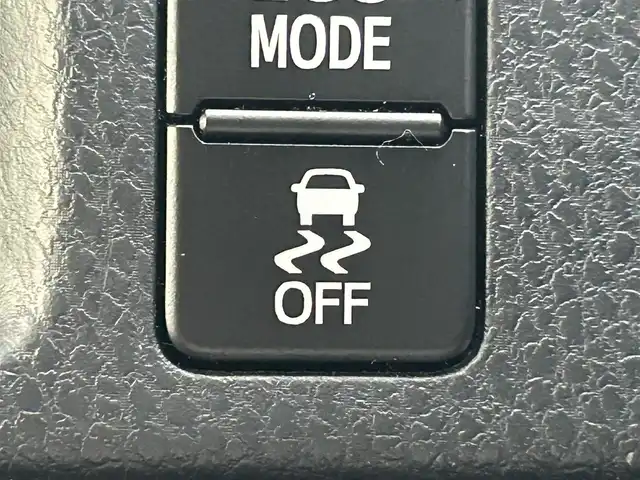 トヨタ ヴォクシー ZS 煌 岡山県 2018(平30)年 9.4万km イナズマスパーキングブラックガラスフレーク 登録時走行距離93718km/純正9インチナビ/フルセグTV(AM.FM.CD.DVD.TV.BT)/両側パワースライドドア/バックカメラ/ビルトインETC/トヨタセーフティセンス/・衝突軽減ブレーキ/・レーンキープアシスト/・オートマチックハイビーム/横滑り防止装置/クルーズコントロール/オートライト/アイドリングストップ/16インチ純正AW/純正フロアマット/プッシュスタート/スマートキー