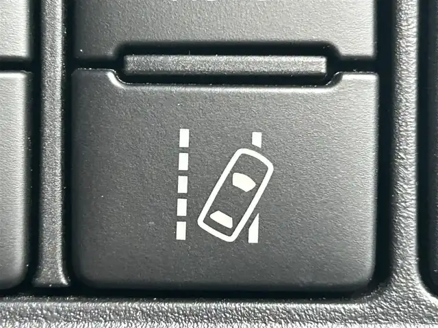 トヨタ ヴォクシー ZS 煌 岡山県 2018(平30)年 9.4万km イナズマスパーキングブラックガラスフレーク 登録時走行距離93718km/純正9インチナビ/フルセグTV(AM.FM.CD.DVD.TV.BT)/両側パワースライドドア/バックカメラ/ビルトインETC/トヨタセーフティセンス/・衝突軽減ブレーキ/・レーンキープアシスト/・オートマチックハイビーム/横滑り防止装置/クルーズコントロール/オートライト/アイドリングストップ/16インチ純正AW/純正フロアマット/プッシュスタート/スマートキー