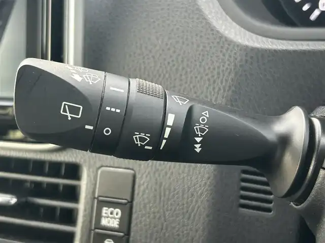 トヨタ ヴォクシー ZS 煌 岡山県 2018(平30)年 9.4万km イナズマスパーキングブラックガラスフレーク 登録時走行距離93718km/純正9インチナビ/フルセグTV(AM.FM.CD.DVD.TV.BT)/両側パワースライドドア/バックカメラ/ビルトインETC/トヨタセーフティセンス/・衝突軽減ブレーキ/・レーンキープアシスト/・オートマチックハイビーム/横滑り防止装置/クルーズコントロール/オートライト/アイドリングストップ/16インチ純正AW/純正フロアマット/プッシュスタート/スマートキー