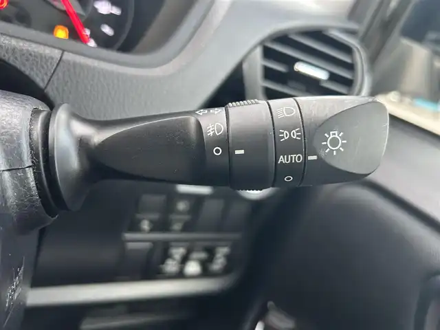 トヨタ ヴォクシー ZS 煌 岡山県 2018(平30)年 9.4万km イナズマスパーキングブラックガラスフレーク 登録時走行距離93718km/純正9インチナビ/フルセグTV(AM.FM.CD.DVD.TV.BT)/両側パワースライドドア/バックカメラ/ビルトインETC/トヨタセーフティセンス/・衝突軽減ブレーキ/・レーンキープアシスト/・オートマチックハイビーム/横滑り防止装置/クルーズコントロール/オートライト/アイドリングストップ/16インチ純正AW/純正フロアマット/プッシュスタート/スマートキー