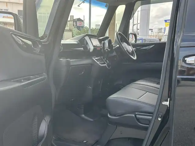 ホンダ Ｎ ＢＯＸ カスタム G Lパッケージ 沖縄県 2015(平27)年 6.7万km 黒 (株)IDOMが運営する【じしゃロンコザ店】の自社ローン専用車両になりますこちらは現金またはオートローンご利用時の価格です。自社ローンご希望の方は別途その旨お申付け下さい/フルセグナビ　/ＥＴＣ　/スマートキー　/プッシュスタート　/パワーウィンドウ　/パワーステアリング　/バックカメラ　/ドライブレコーダー前方　/純正アルミホイール　/純正フロアマット　/Ｂｌｕｅｔｏｏｔｈ接続