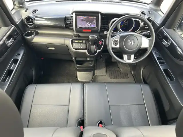 ホンダ Ｎ ＢＯＸ カスタム G Lパッケージ 沖縄県 2015(平27)年 6.7万km 黒 (株)IDOMが運営する【じしゃロンコザ店】の自社ローン専用車両になりますこちらは現金またはオートローンご利用時の価格です。自社ローンご希望の方は別途その旨お申付け下さい/フルセグナビ　/ＥＴＣ　/スマートキー　/プッシュスタート　/パワーウィンドウ　/パワーステアリング　/バックカメラ　/ドライブレコーダー前方　/純正アルミホイール　/純正フロアマット　/Ｂｌｕｅｔｏｏｔｈ接続